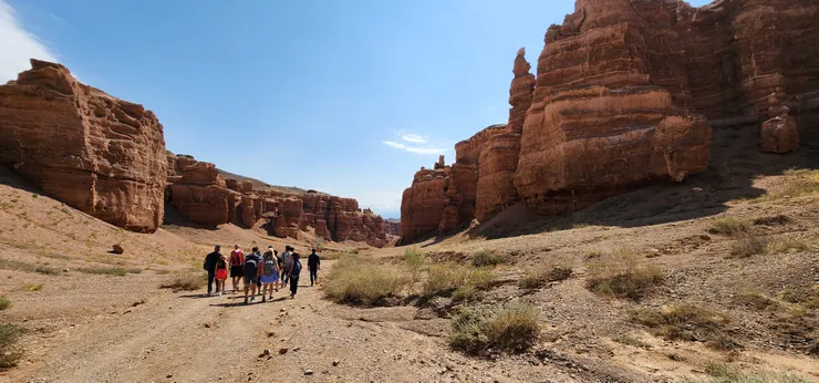 走在峽谷底部的視角