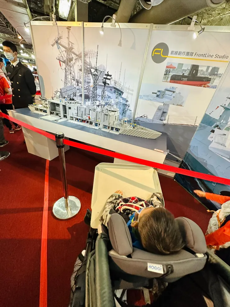 軍艦上的展覽~這是樂高組成的
