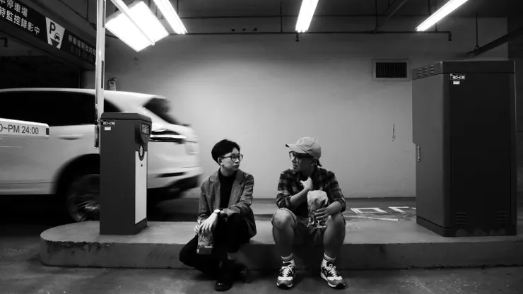 柏森（左）、陳夏民（右），手上的是可樂。