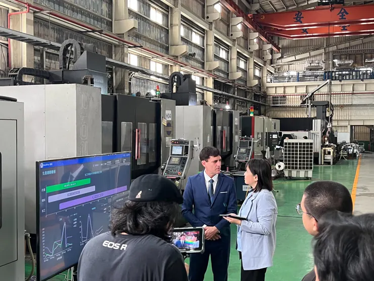 這次不僅跟拍還得入鏡當臨演