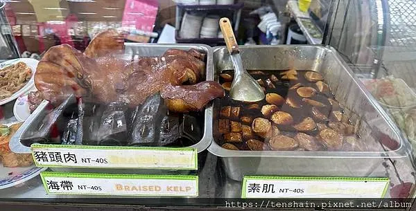 【花蓮新城-台灣牛肉麵】綠葉勝紅花，排骨飯比牛肉麵更好吃！