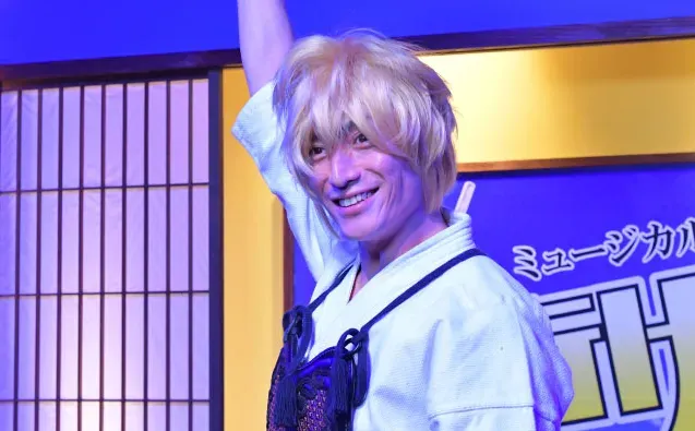 恥度全開的2.5次元偶像造型XD