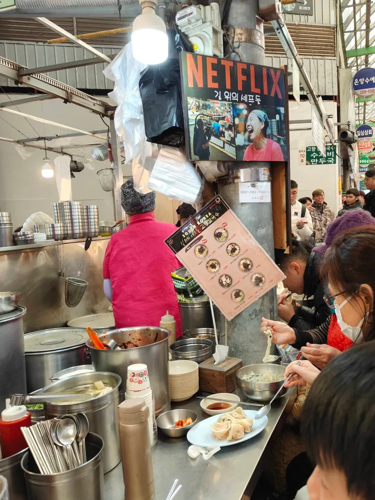 生意好到爆炸,從沒停過的翻桌頻率