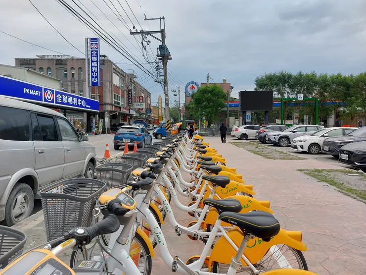 全聯光復店對面停車場與YouBike站 / 資料來源：我自己