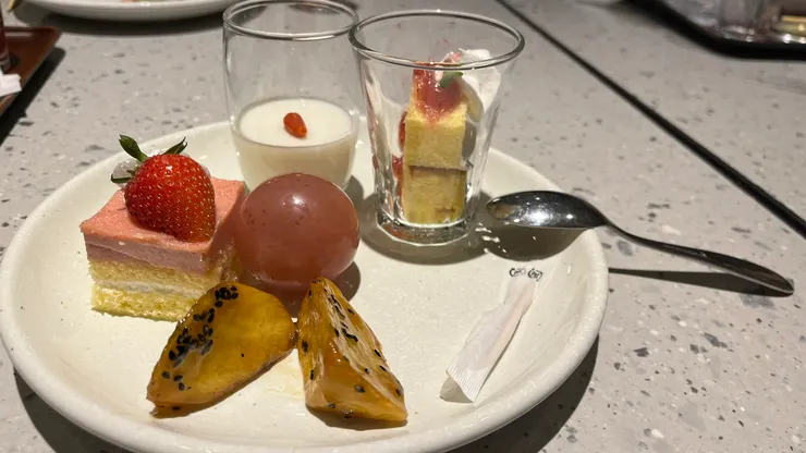 甜點選項太多，但是胃太小。