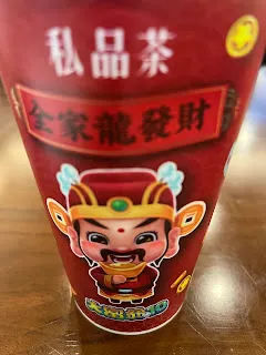 這樣說來，這個世界就是設計詳盡的超巨型單機遊戲，可以說有一堆隱藏任務都沒去觸發就過完這一輩子，也可以觸發並完成一些任務後才過完一生，一切都是以自己為中心在運轉著的。