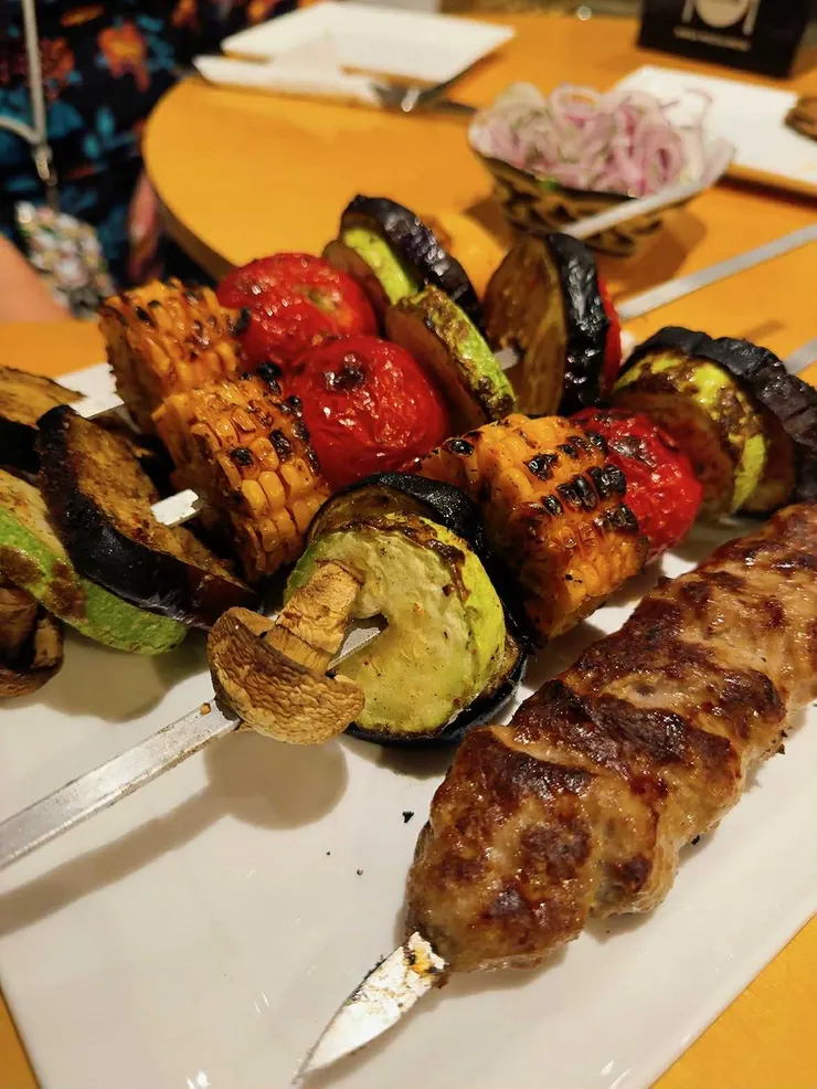 大串又便宜好吃的烤肉,菜單上有的話都會點來吃