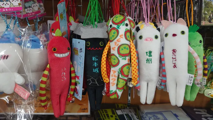 一直很喜歡モケケ，但總沒真的下手過。有點想買山葵的，扁嘴哭哭很可愛。