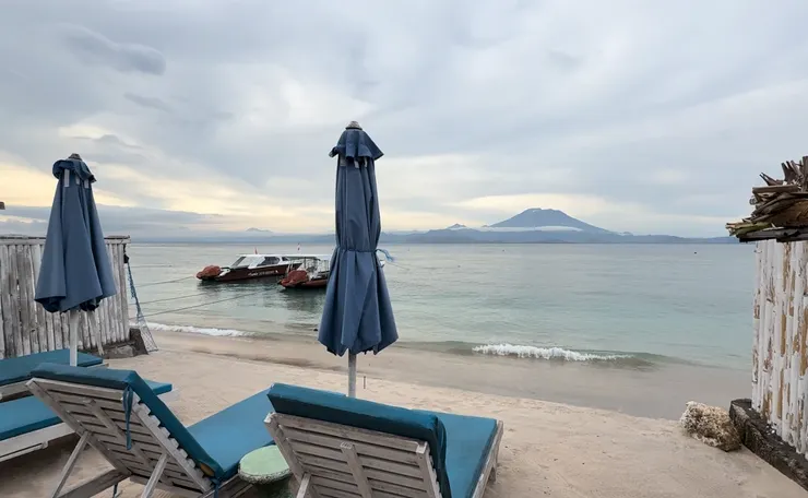 兩間雙人房共同分享這個有隱密性的沙灘