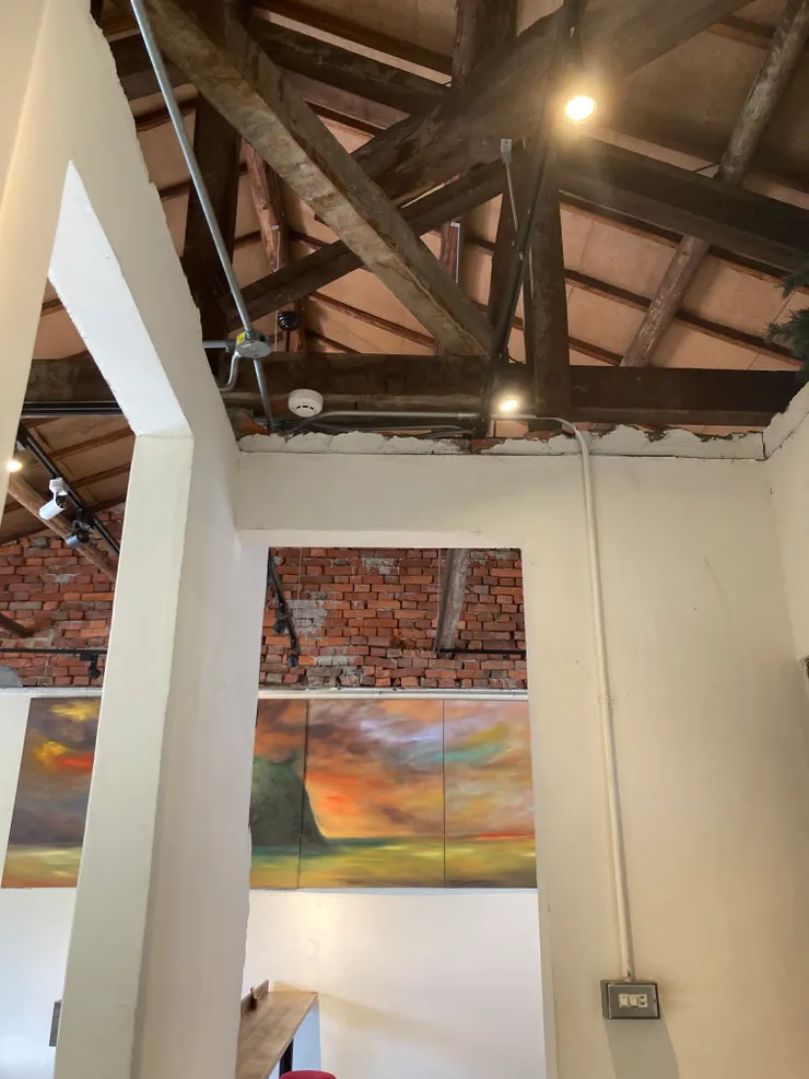 挑高的三角屋頂