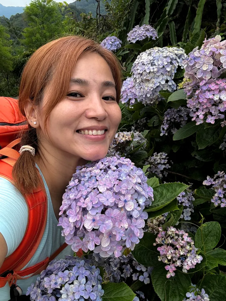 繡球花開得正好!!我也長的很好!!頭好壯壯!!😁