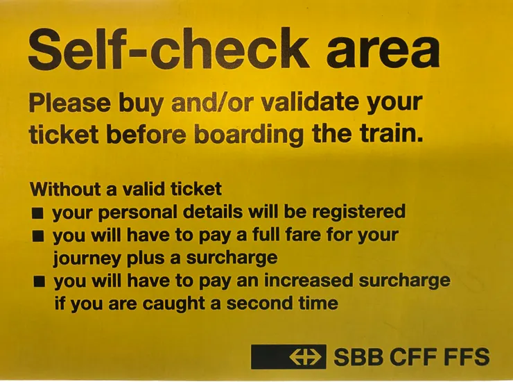 持有一日暢遊通勤票者在搭乘起點，必須用機器自助啟動啟用時間