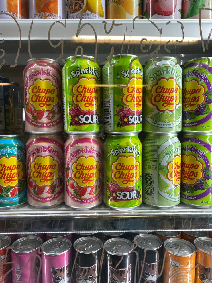 ▲誇張~加倍佳棒棒糖出汽水了!