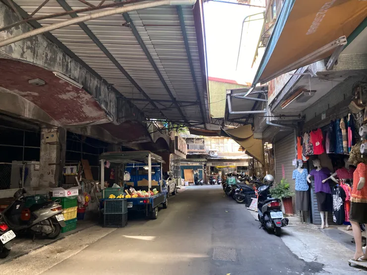 光明大戲院及周邊沒落的傳統市場