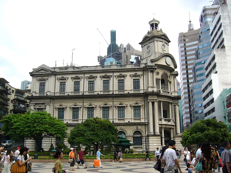 澳門郵政局，由於當天遊客多，我發現幾乎每張照片底部都拍入了遊客頭背後，最後只有這張比較乾淨