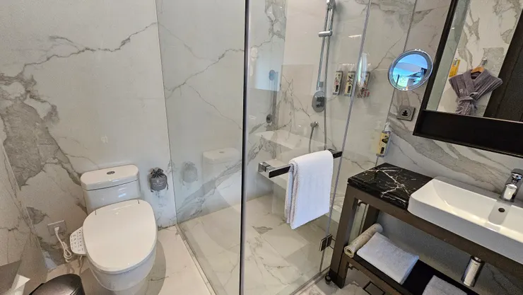 以前台北士林萬麗酒店沒有免治馬桶!現在有了!