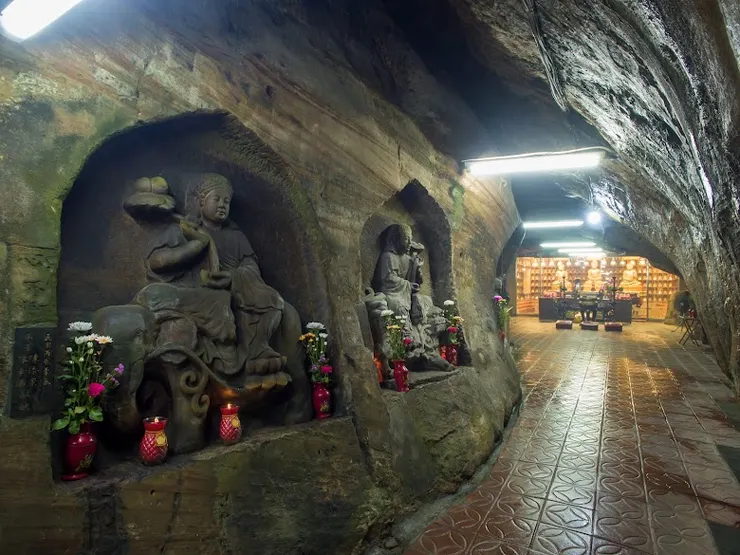 石雕佛像（圖片截圖於網路）