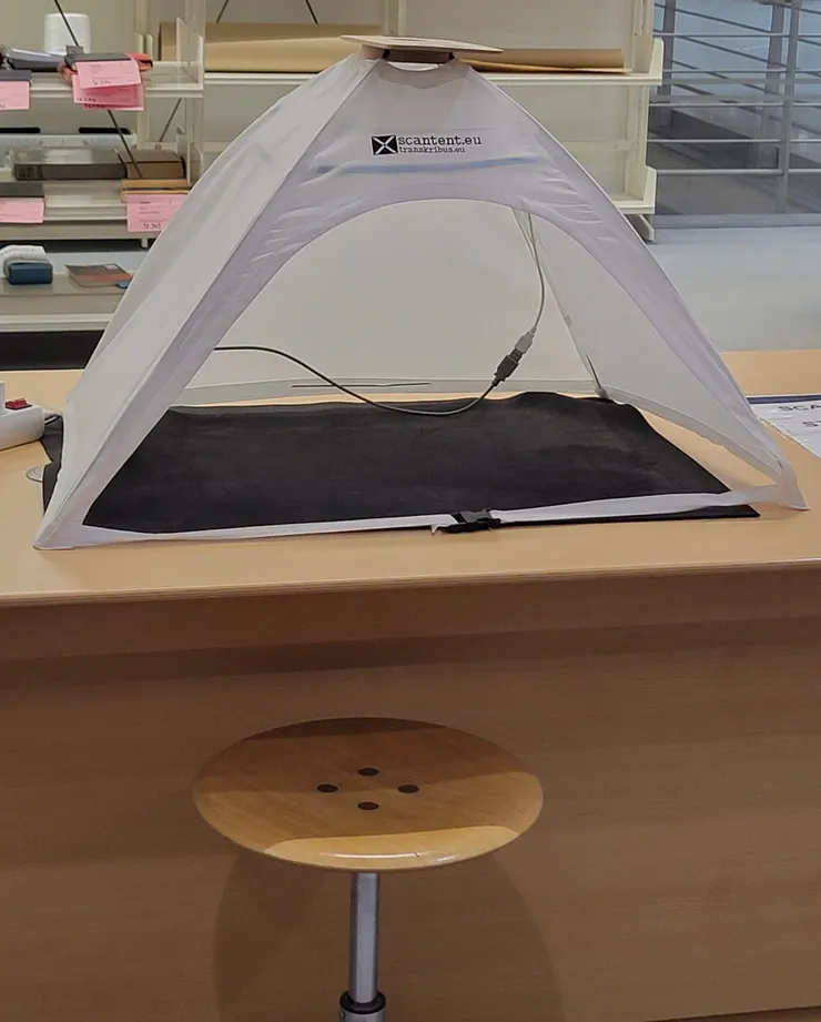 「掃描帳篷」,沉重的論文文獻的救星!迅速掃進手機,以便文字辨識。