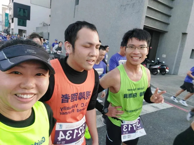 終點前500公尺，我們終於會合了啦！