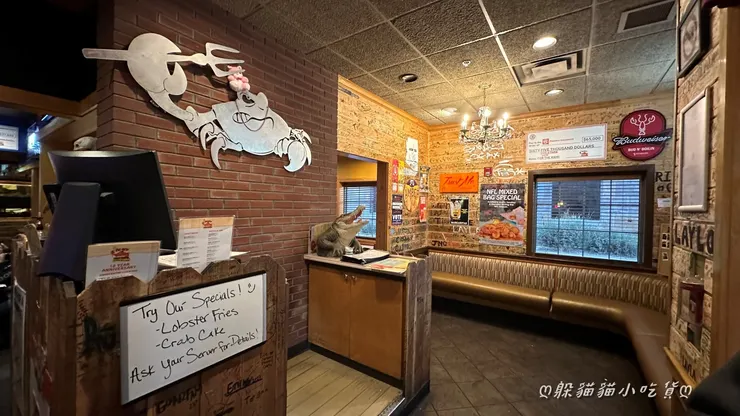 接待客人的櫃檯，一看就非常美式風格的內裝