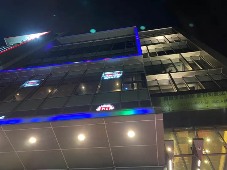 在這棟樓的三樓