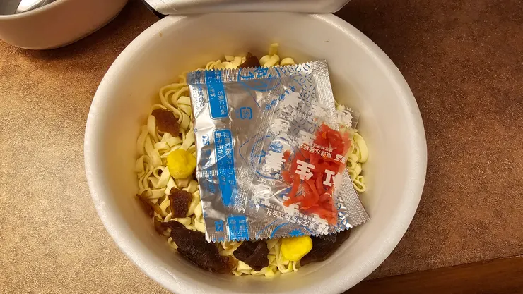 日本的泡麵超好吃!不會輸給台灣的泡麵!