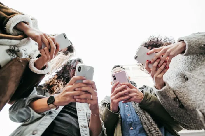 社群媒體是現代人生活中的一部分，近期也悄悄影響著醫學界 (photot byGetty/KARRASTOCK)
