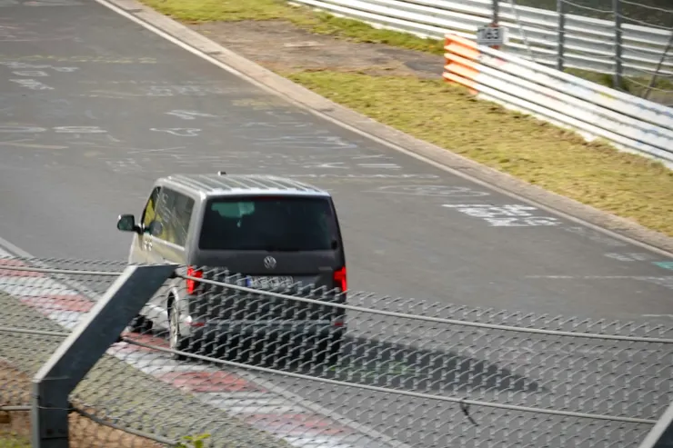 雖說是賽道，但實際上沒有限制車種，有車牌就能買票入場