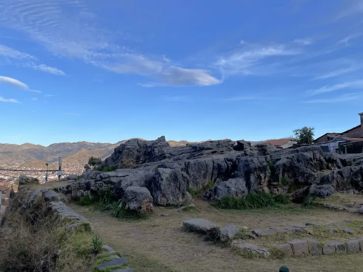 Waka Viroypaqcha告示牌旁邊的遺址，但僅一部分，看不出所以然