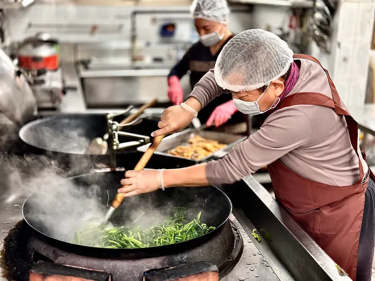 沒有跟組長拍到照，這位是主廚師兄