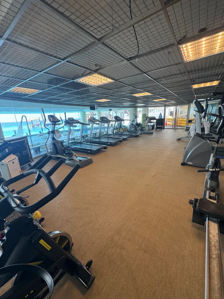 健身房環境,使用者不多