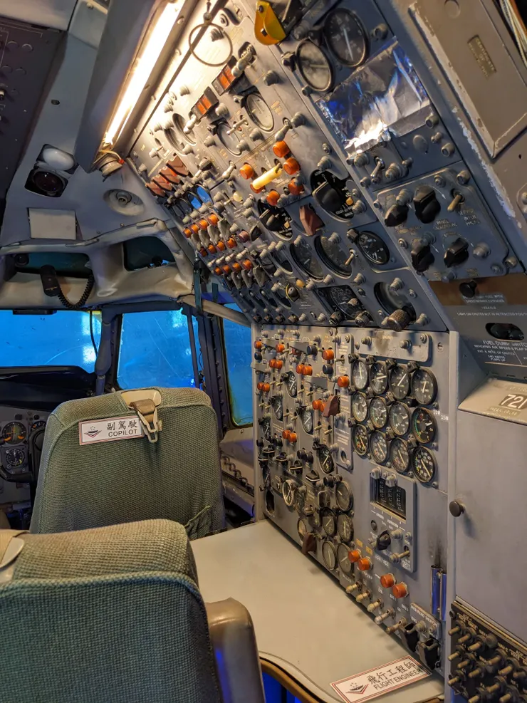 解鎖總統專機駕駛艙！實際探訪中美號內裝！右側國旗為什麼要反過來？／圖源：陳穩
