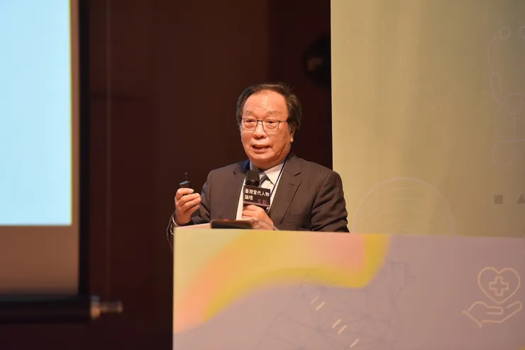 圖說：總統府國策顧問陳志鴻於論壇中分享，建構健康臺灣的五大政策藍圖，強調三高族群防治的重要性，也不亞於癌症。（資料來源：人物誌）