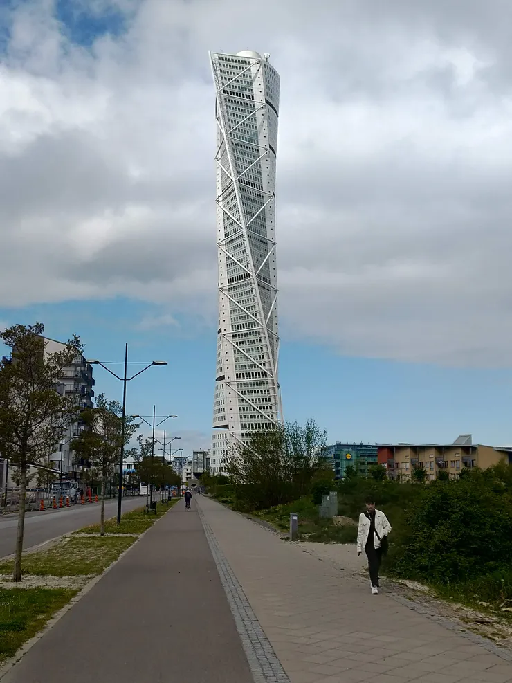 知名的HSB旋轉大樓