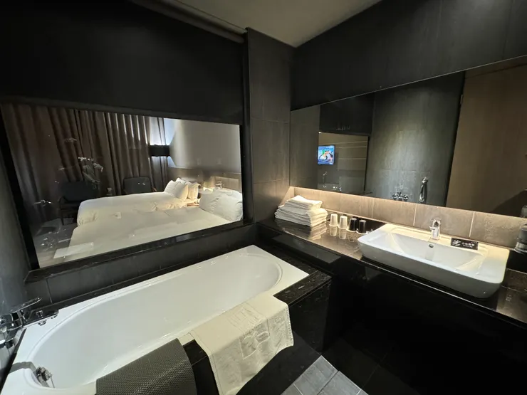 玻璃櫥窗設計讓視野感覺更開闊