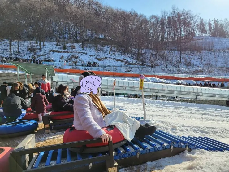 拉動旁邊的木條,就能迅速往下衝