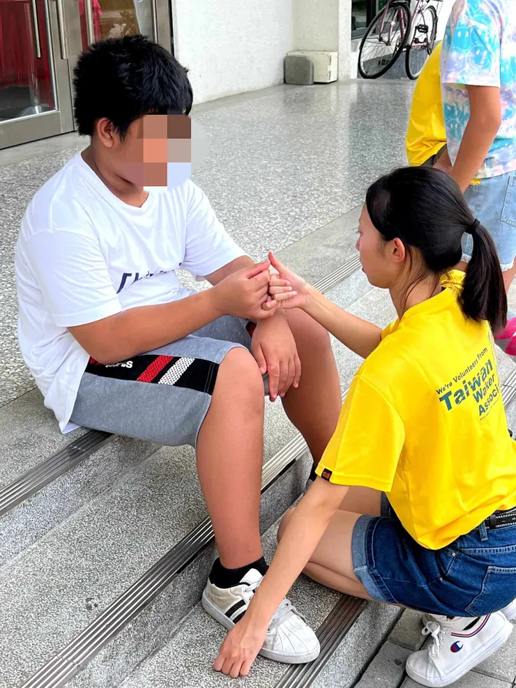 打勾勾的這一刻竟然被領隊RJ記錄下來~~~超厲害!