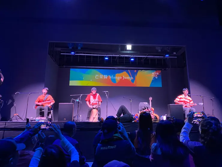 躺著唱，躺著賺。