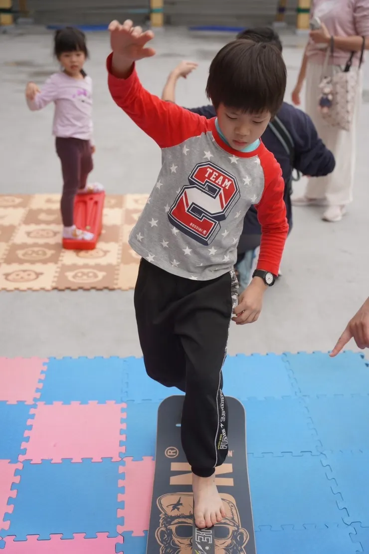 對小朋友有超多幫助的走繩板運動