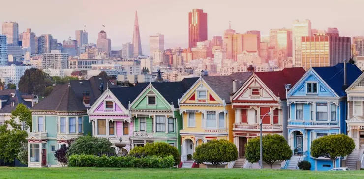 『Painted Ladies』是六棟色彩鮮艷的維多利亞式連棟房屋，又稱『六姊妹』或『明信片屋』。