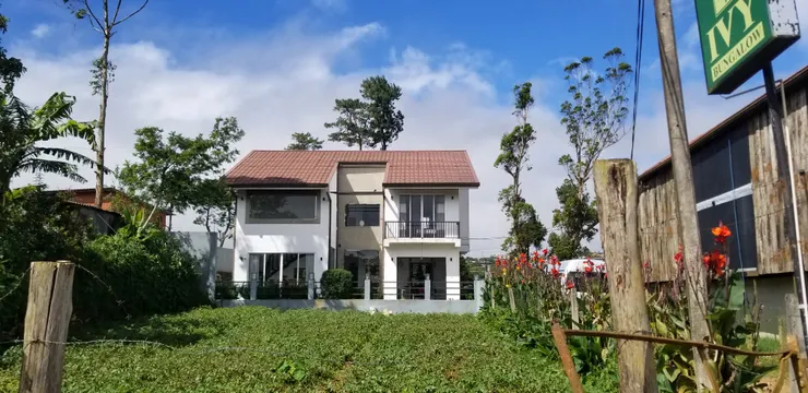 小屋前還有一個小小的花園