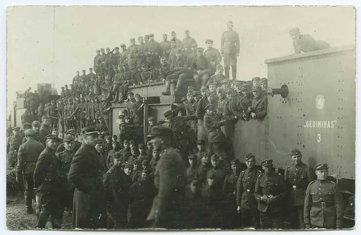 載有立陶宛士兵的立陶宛裝甲列車「格迪米納斯 3 號」