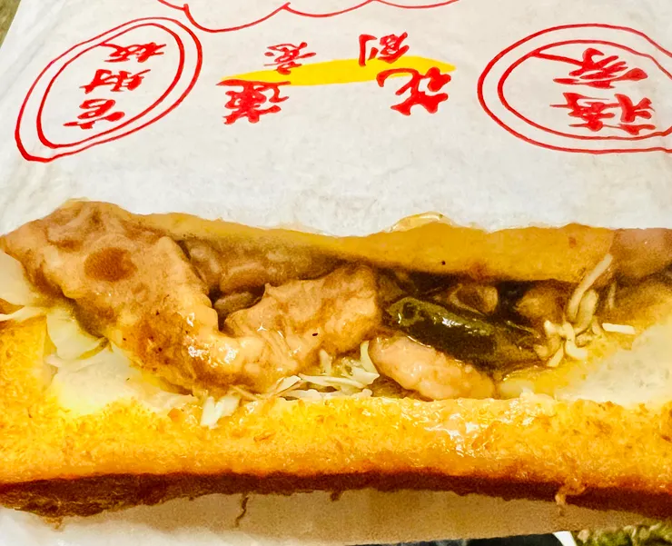 官財板，台灣特色小吃。花蓮以諧音官財板為名，是台灣的在地小吃。排隊名店【官財板】。   I攝影:Sunnyah