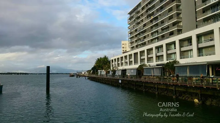 碼頭旁的海邊飯店，天氣好的話視野一定很棒