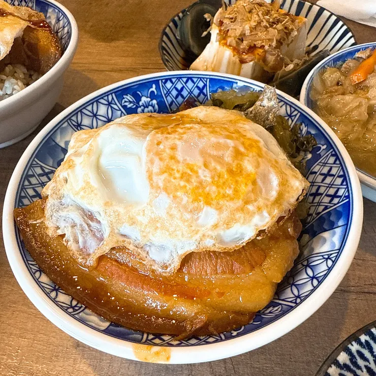 城隍早餐 控肉飯 +半熟蛋 超好吃😋