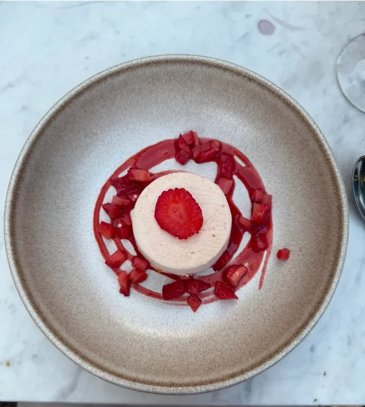 多爾多涅草莓冰淇淋慕絲