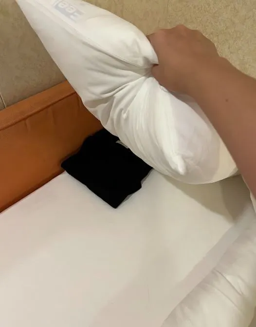 房務人員摺好我的睡衣