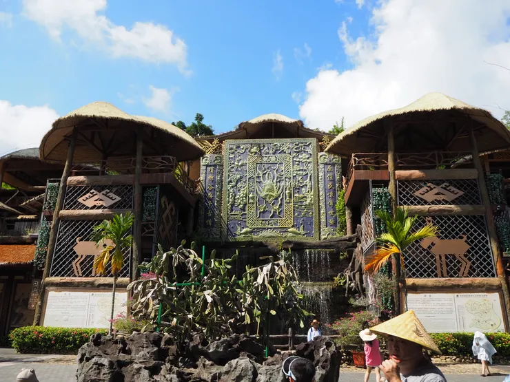 甘什嶺檳榔谷，就是那種「偽」原居民景點，當然本來我也沒奢望看到甚麼「真」的東西，當是一個博物館來逛會好一點。