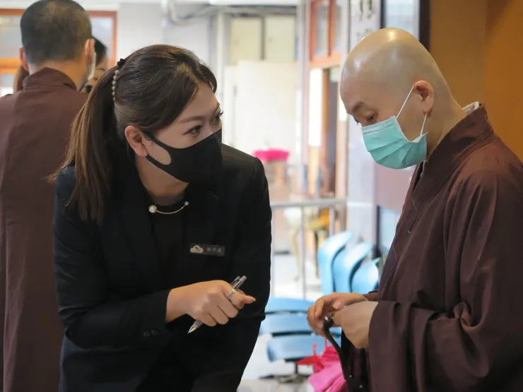 禮儀人員與法師