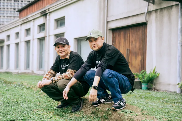 《鹽水大飯店》專訪照(左:林志儒、右:鄭文堂)/攝影 莊泳翔